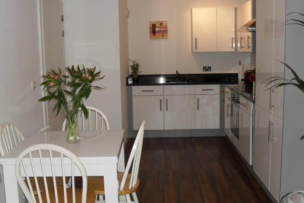 Stylish Wembley Stadium And Ovo Arena Apartment, London Exterior photo
